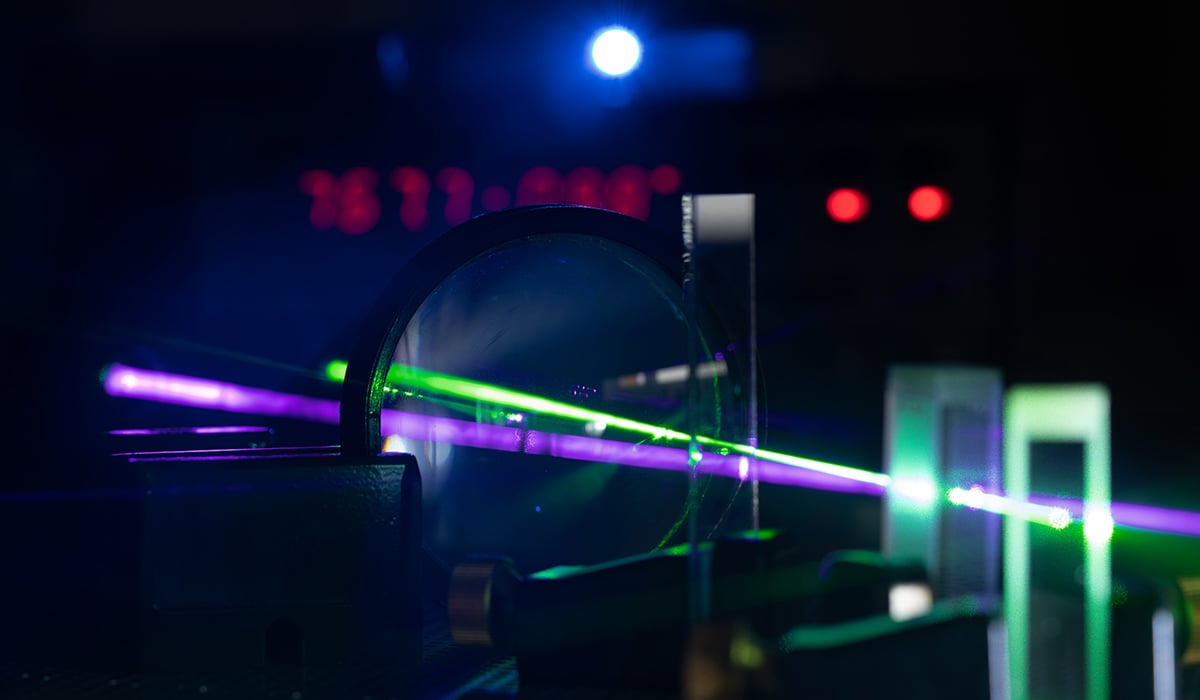 光子制造中可靠光学涂层的表面制备